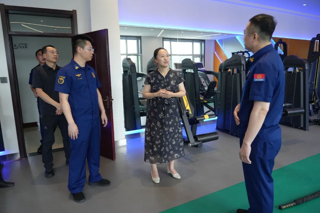 高玉慧来到县消防救援大队，看望慰问全体消防救援指战员。